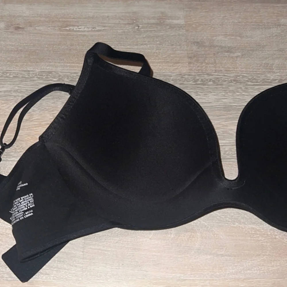 Victoria’s Secret Black Plunge Padded‎ Push Up Bra 32D